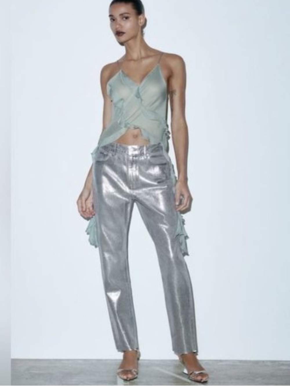 ZARA ZW MID-RISE SLIM FIT METALLIC JEANS SILVER Size 8 EUC